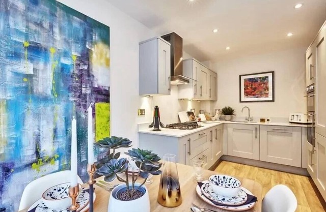Stunning 4 bed house near stadium and green park