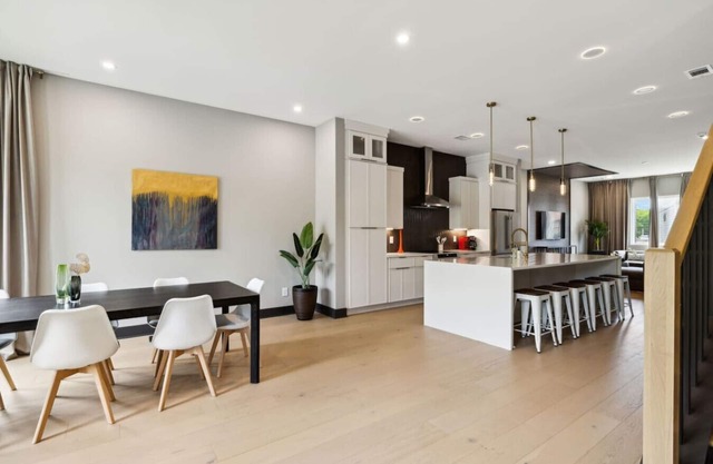 Stunning 4 Bedroom/ 4.5 Bath Home w/Rooftop Deck!