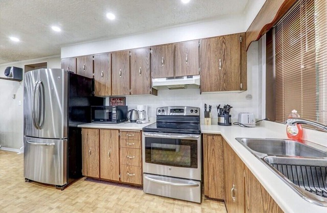 Stunning 5 bedroom cottage in fenelon falls