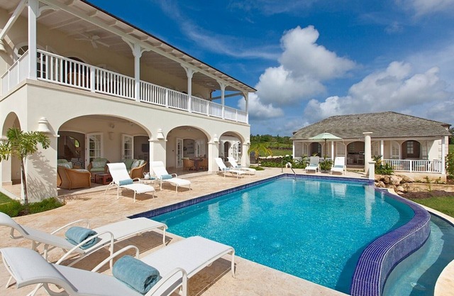 Impresionante villa de 6 dormitorios dentro del Royal Westmoreland Golf Resort: contáctenos para obtener la mejor tarifa