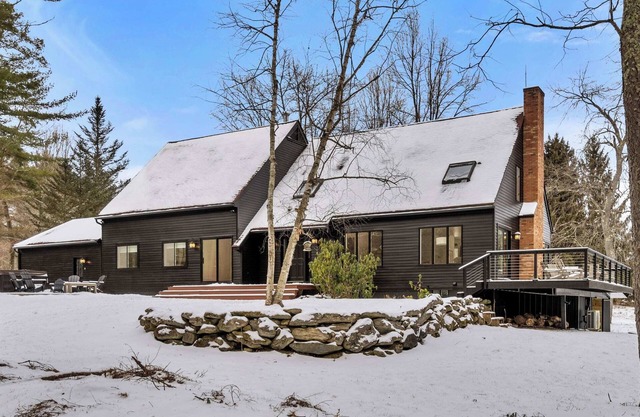 Stunning 6-BR Country Home 10-min to Catamount