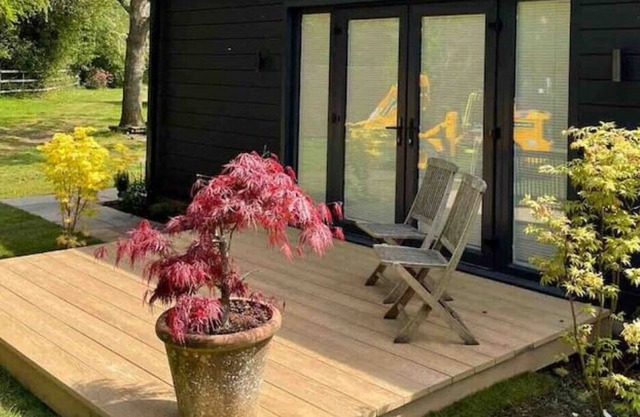 Stunning apartment with private garden & garage