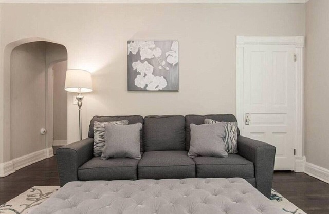 Stunning apt in DT Libertyville - Near Naval Base