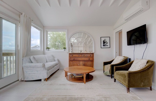 Impresionantes pasos de casa de playa a la playa del océano