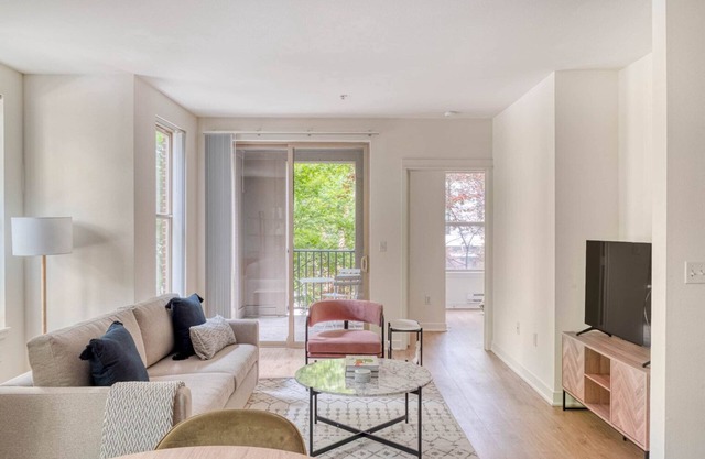 Stunning Bellevue 2BR w/ Gym, W/D & Lounge, near Shops, by Blueground