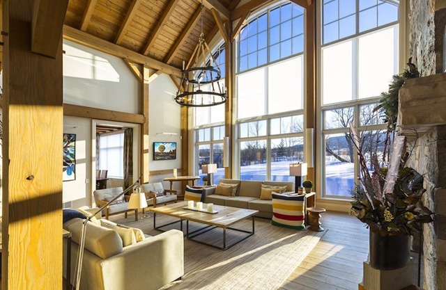 Stunning Chalet in the heart of Collingwood! 6 Bed, 5 Bath! 2-Acre Property!