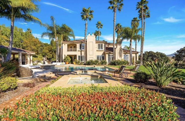 Stunning Estate with exotic style, Resort style pool & hot tub!