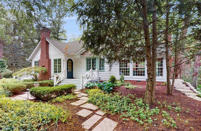 Stunning Harbor County Home w/ Hot tub, Large yard, Near Beaches & Town.