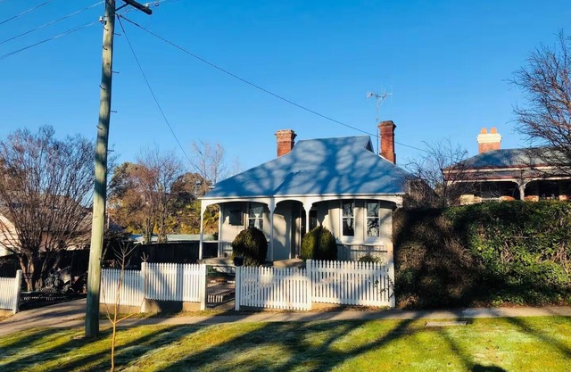 Stunning Keppel St. Federation Cottage