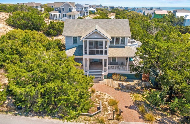 Stunning Ocean and Sunset Views Steps to South Beach Hot Tub and Pet Friendly