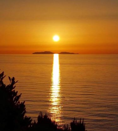 Stunning ocean view with 3 islands in front of you