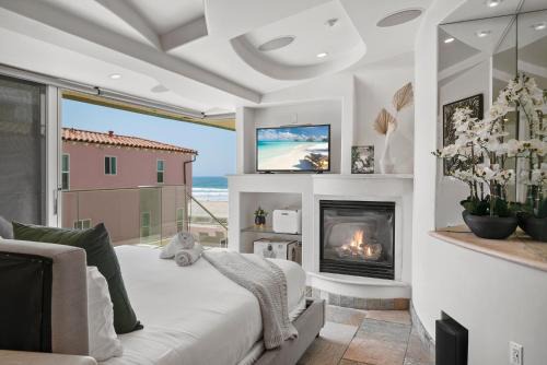 Stunning Oceanfront Boardwalk Condo - Spa, Steps2Beach, Parking & Fast Wifi!