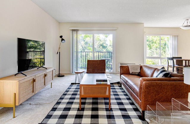 Stunning Palo Alto 2BR w/ Gym, Pool, near 82, 101, and 280, by Blueground