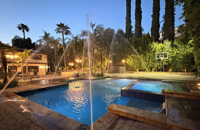 Stunning Pool Resort in Calabasas! 5BDs & 4BAs