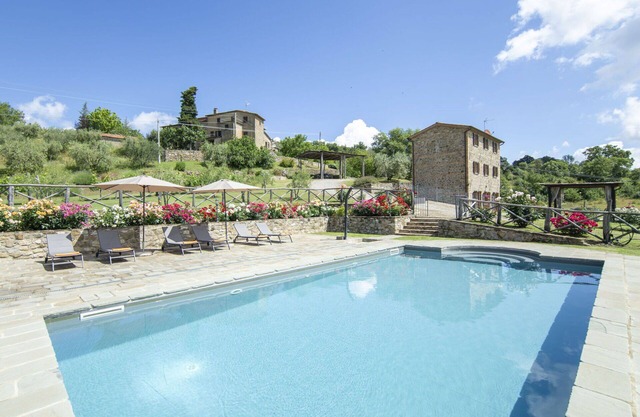Maravillosa casa de vacaciones privada para 7 personas con piscina privada, WIFI, TV y patio
