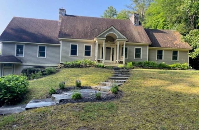 Stunning private Country home in Arlington, VT!