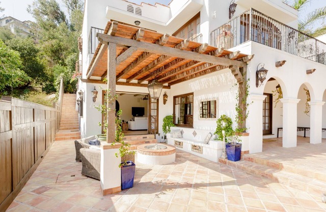 Impresionante villa de diseño privado / dúplex en la parte superior de Hollywood Hills.