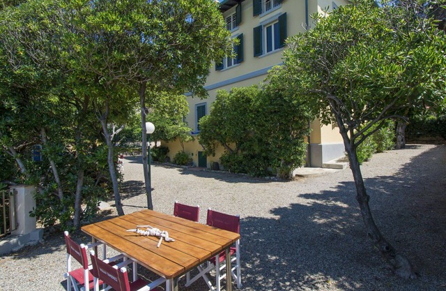 Maravillosa casa de vacaciones privada con WIFI, TV, patio, mascotas permitida y aparcamiento