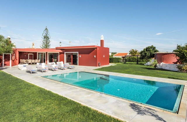 Maravillosa casa de vacaciones privada para 14 personas con WIFI, piscina privada, A/C, TV y patio