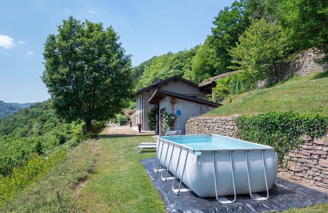 Estupenda casa de vacaciones privada con piscina privada, WIFI, TV, patio y mascotas permitida