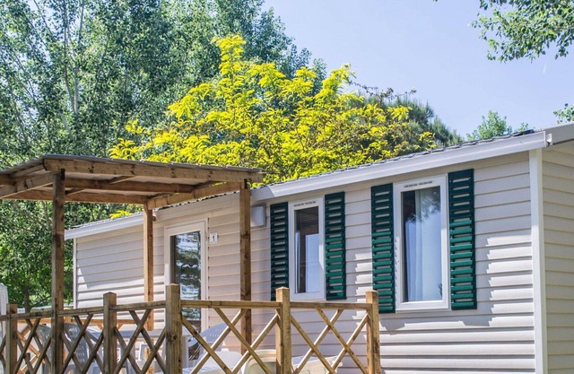 Casa de vacaciones privada con WIFI, A/C, piscina, terraza, mascotas permitida, aparcamiento