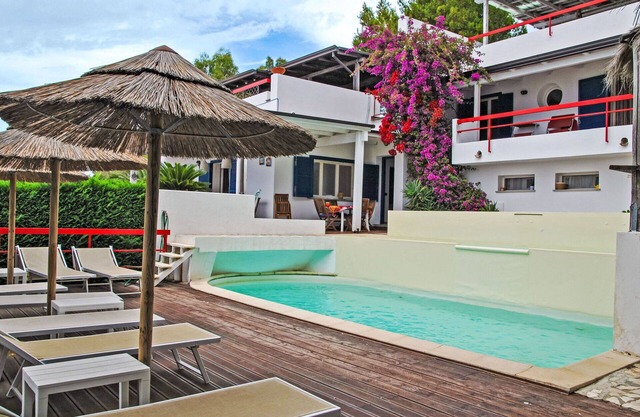 Preciosa casa de vacaciones privada con bañera de hidromasaje, piscina privada, WIFI, TV, patio