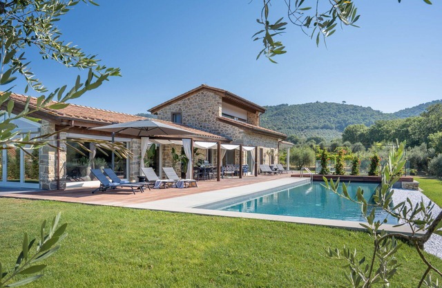 Preciosa casa de vacaciones privada con sauna, piscina privada, A/C, TV y patio, cerca de Cortona