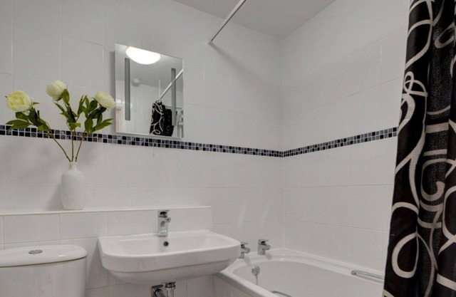 Estupenda casa de vacaciones privada con WIFI, TV, patio, mascotas permitida y aparcamiento