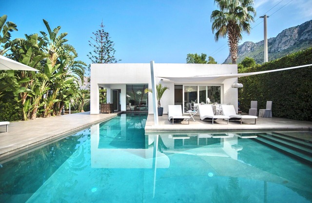 Preciosa casa de vacaciones privada para 4 personas con piscina privada, WIFI, A/C y TV