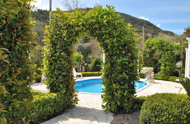 Stunning private villa for 6 people with WIFI, A/C, private pool, TV, pets allowed and parking