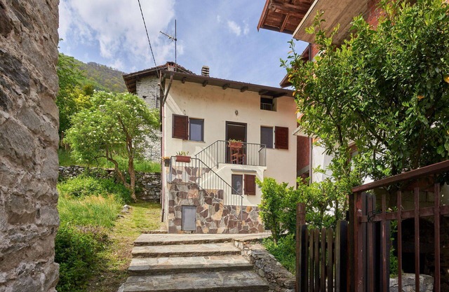 Maravillosa casa de vacaciones privada para 3 personas con WIFI, patio y mascotas permitida
