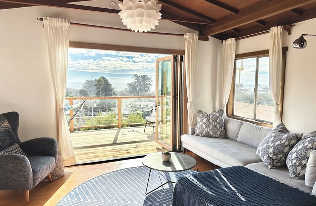 Stunning Sea Views Steps to Stinson Beach + Town