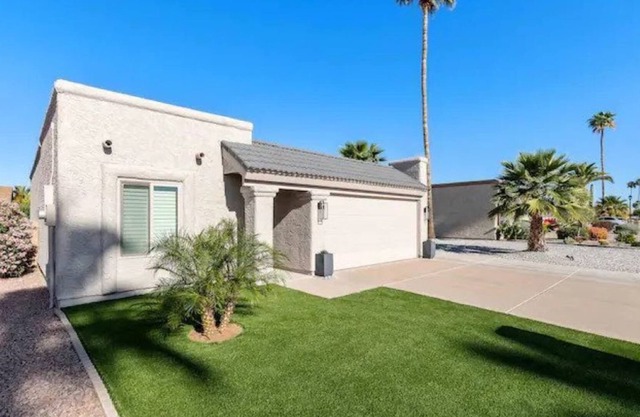 Stunning Sun Lakes Vacation Home with Golf Cart