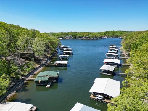 Stunning Views of the 75mm, Private Dock, Spacious Decks, Kayaks & More!