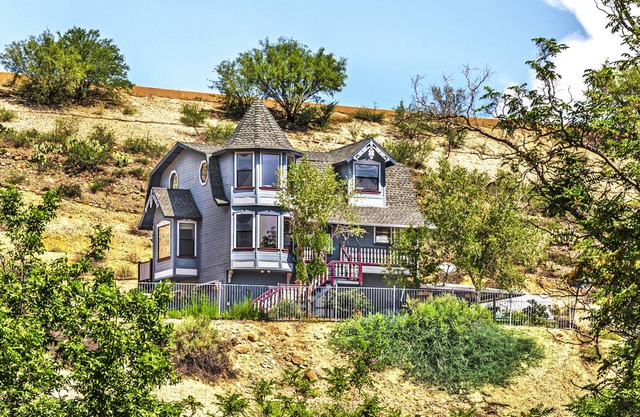 Stunning views, Victorian house near Sedona & Cottonwood