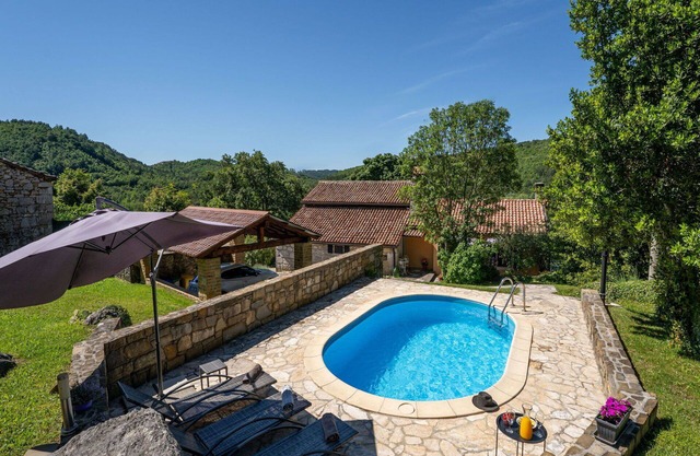 Preciosa casa de vacaciones con WIFI, A/C, piscina privada, jacuzzi, TV y mascotas permitida