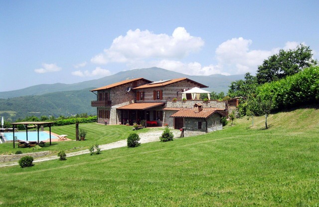 Maravillosa casa de vacaciones para 8 personas con piscina privada, WIFI, TV y patio