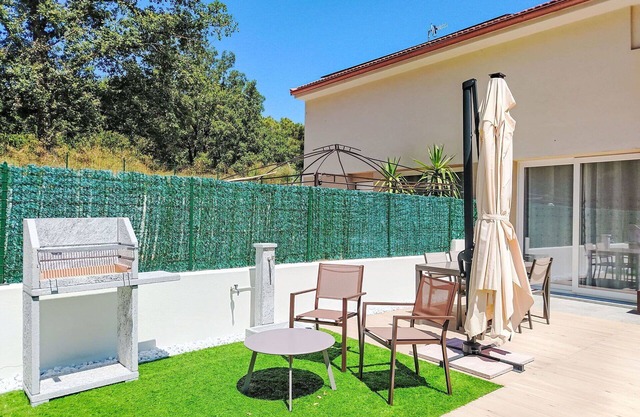 Preciosa casa de vacaciones para 4 personas con WIFI, A/C, TV, patio y mascotas permitida