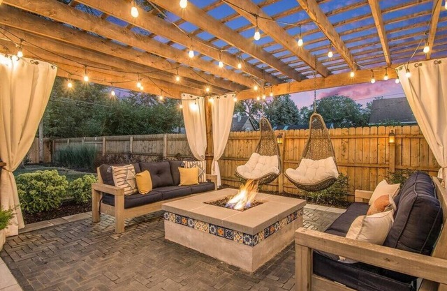 Stunning Yard! Wood-Fired Pizza Oven in Dundee!