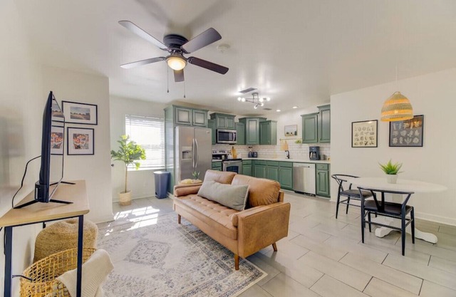 Stylish 1 BR Apt | Mins to ZOO, USC & Ft Jackson