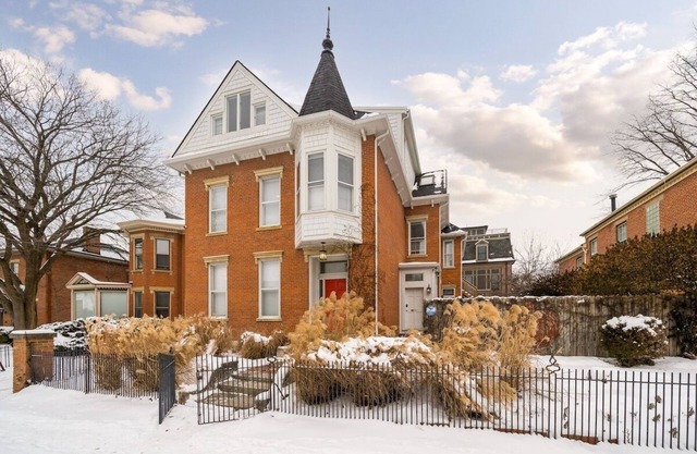 Stylish 12 BD |24 Guests| Next to DT| Free Parking