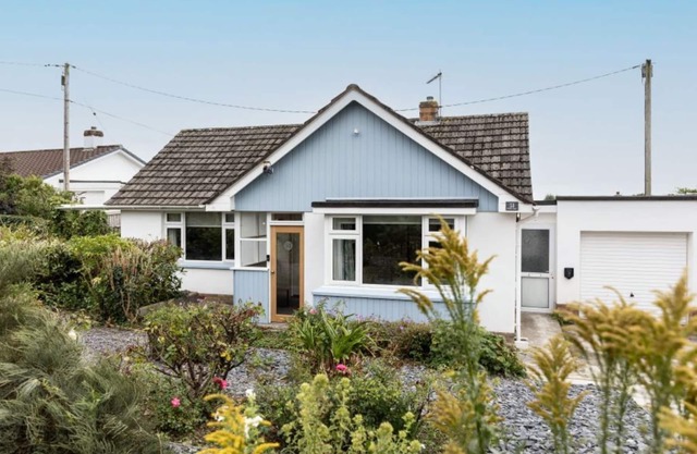 Stylish 2 bed, pet-friendly coastal retreat