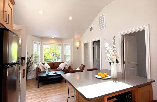 Stylish 2-Bedroom ADU in Heart of Silicon Valley with AC