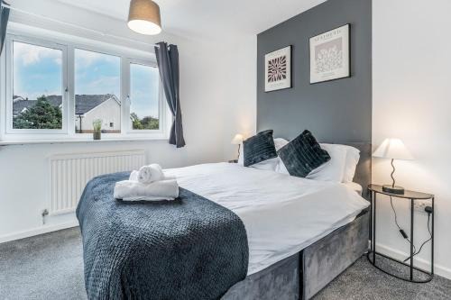 Stylish 2-Bedroom House in Oldbury Sleeps 4