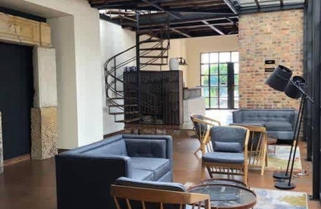 Stylish 2 Masters w Patio View