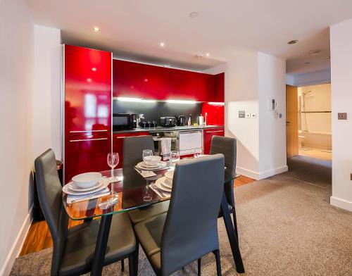 Stylish 2BR Flat - free parking - fast Wi-Fi