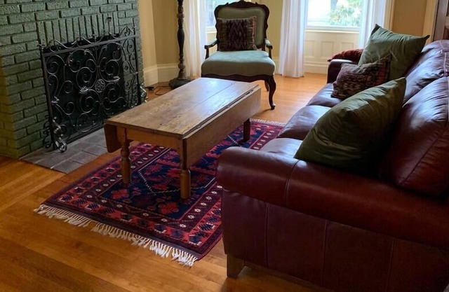 Stylish 2BR, washer/dryer, walk to Salmon River!