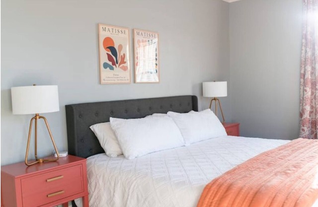 Stylish 3King/2Twin -The Heritage House