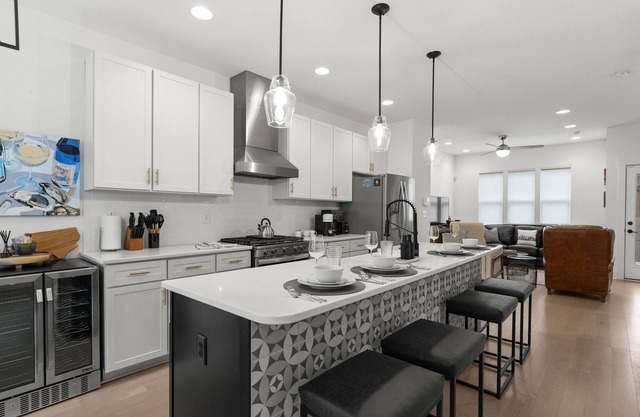 Stylish 4 story townhome - in the heart of Charlotte