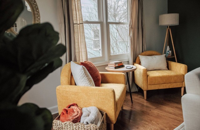 Stylish Beaverdale 2 Bedroom - King and Queen Beds - 2 Car Garage - Fast Wi-Fi